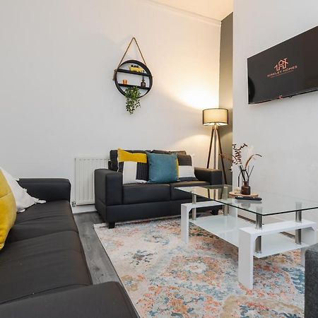 Immaculate 4 Bed In Liverpool By Hinkley Homes Short Lets & Serviced Accommodation Екстериор снимка