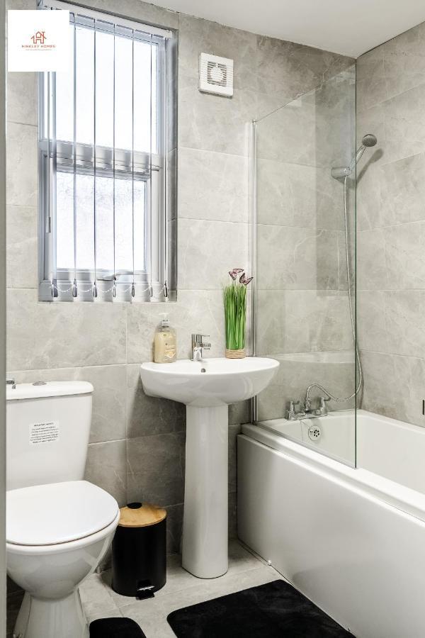 Immaculate 4 Bed In Liverpool By Hinkley Homes Short Lets & Serviced Accommodation Екстериор снимка